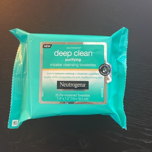 Neutrogena Other - Neutrogena Deep Clean Purifying Micellar Cleansing Towelettes 25 towelettes